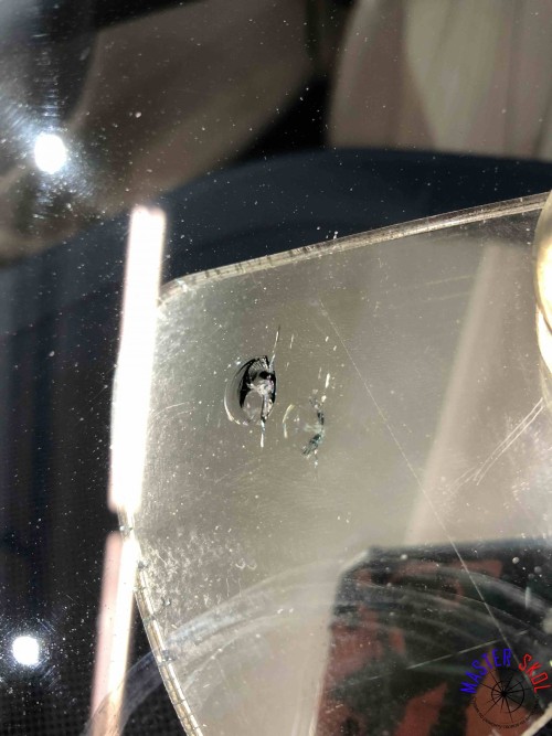 Скол лобового стекла до ремонта Скол лобового стекла