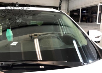 Ремонт трещины лобового стекла Nissan X-trail на Ленинском