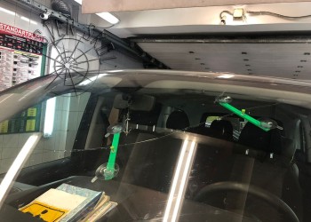 Трещина лобового стекла Toyota